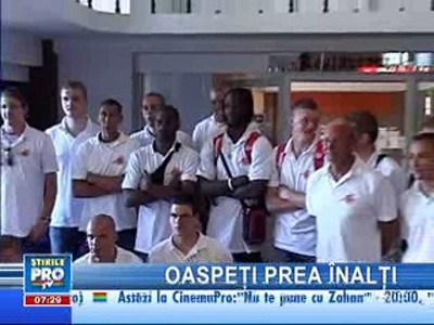 Paturi de hotel special modificate pentru o echipă de baschet