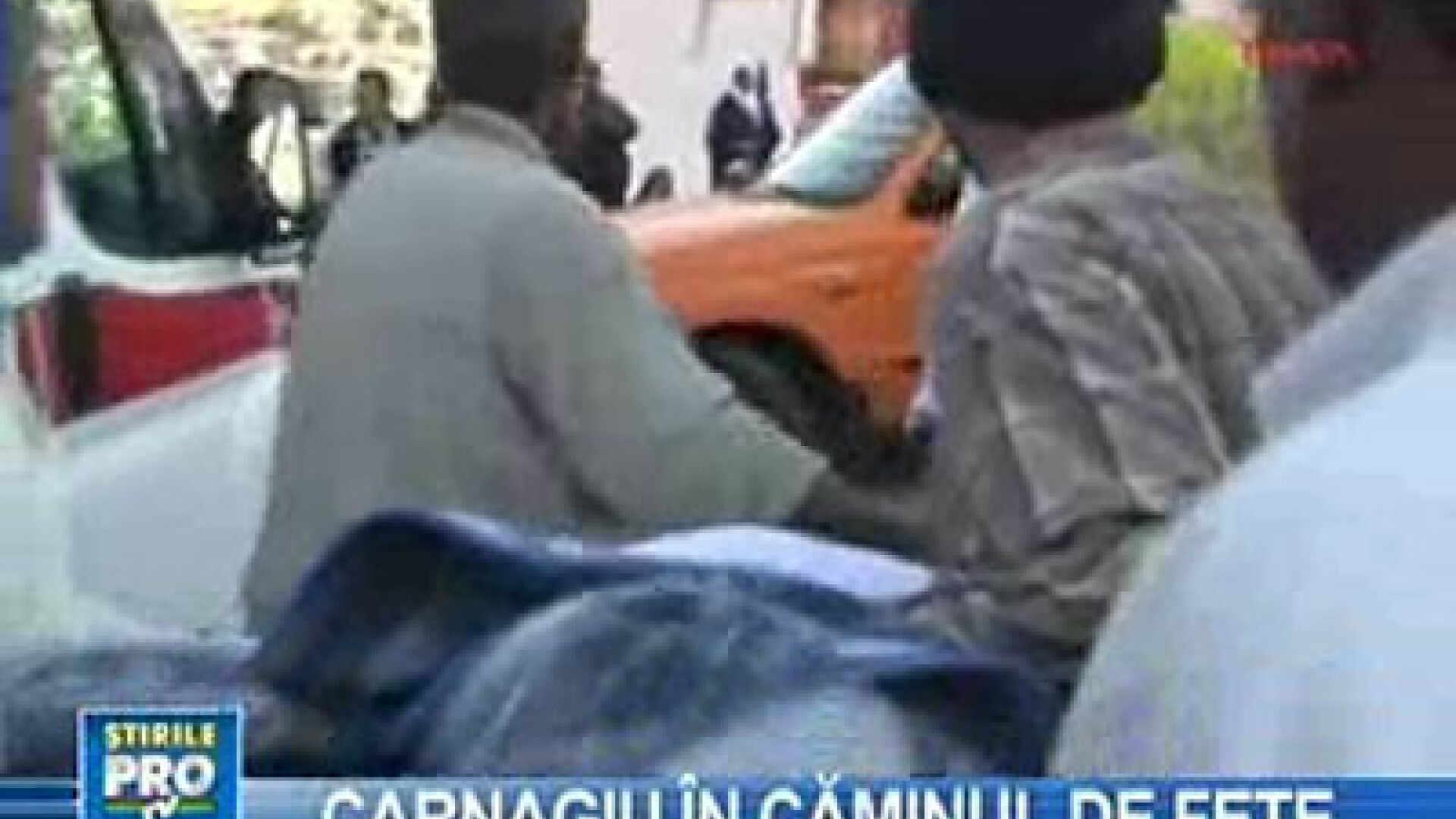 Carnagiu într-un cămin de fete!