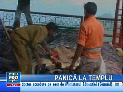 În India, 140 de oameni au murit călcaţi în picioare într-un templu