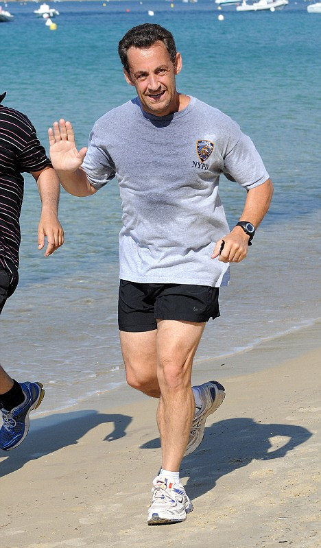 Presedintele Nicolas Sarkozy e bunic!