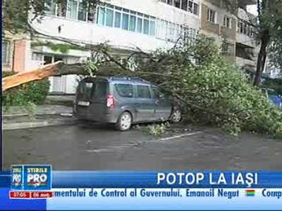 Cinci oameni au fost răniţi după o furtună puternică în Iaşi!