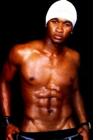 Starul R&B Usher şi-a reangajat mama