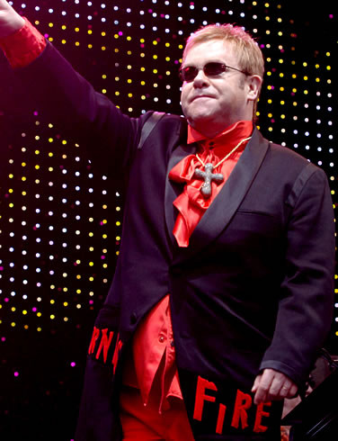 Elton John il ajuta pe Eminem sa scape de dependenta de droguri