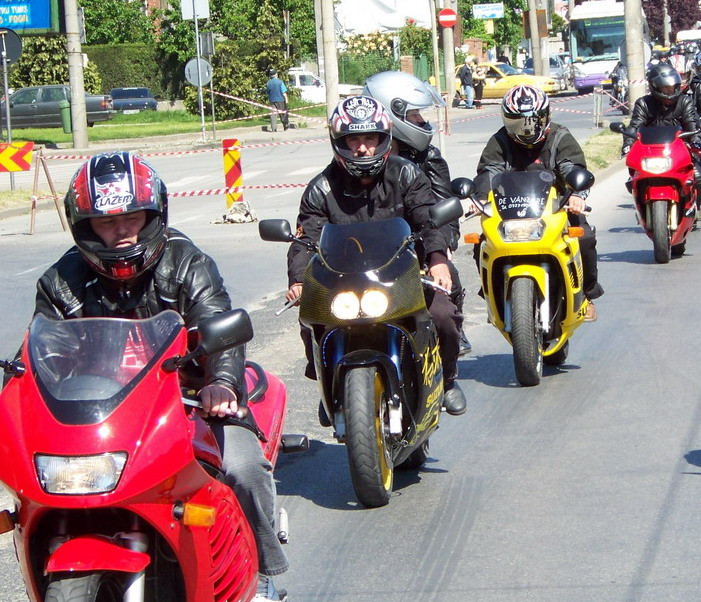 Motocicliştii au voie să circule noaptea, însă doar în linişte