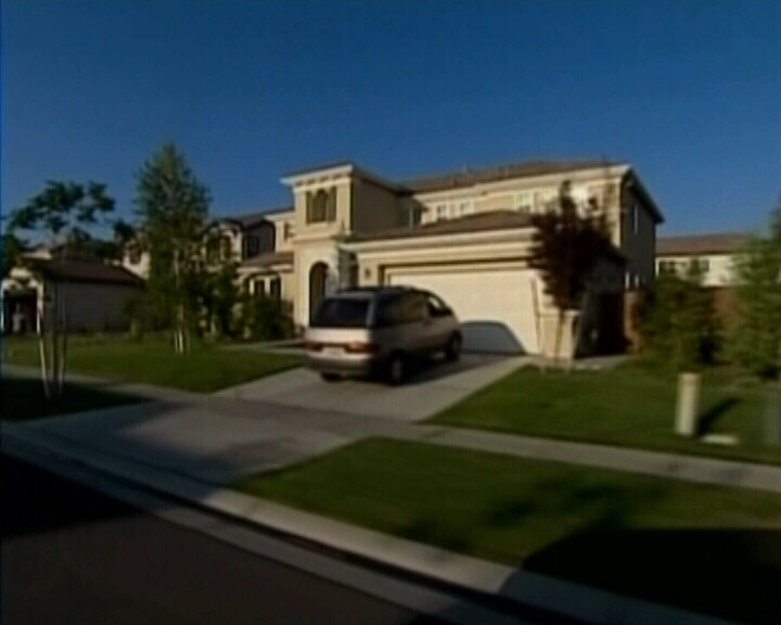 O americanca si-a incuiat baiatul timp de 4 ani intr-o debara!