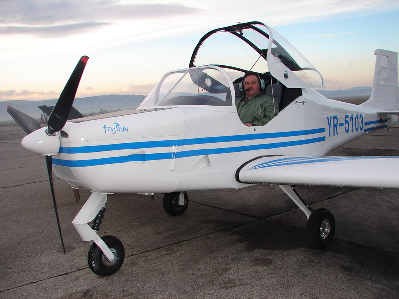 Avion prabusit peste o casa, in Italia!