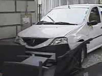 Un şofer grăbit a spulberat o terasă din centrul Galaţiului