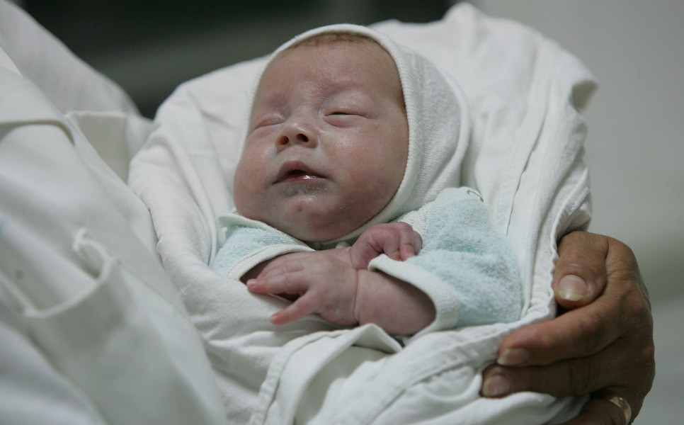 Bebelusii i-au salvat viata. Au refuzat alaptarea de la sanul bolnav