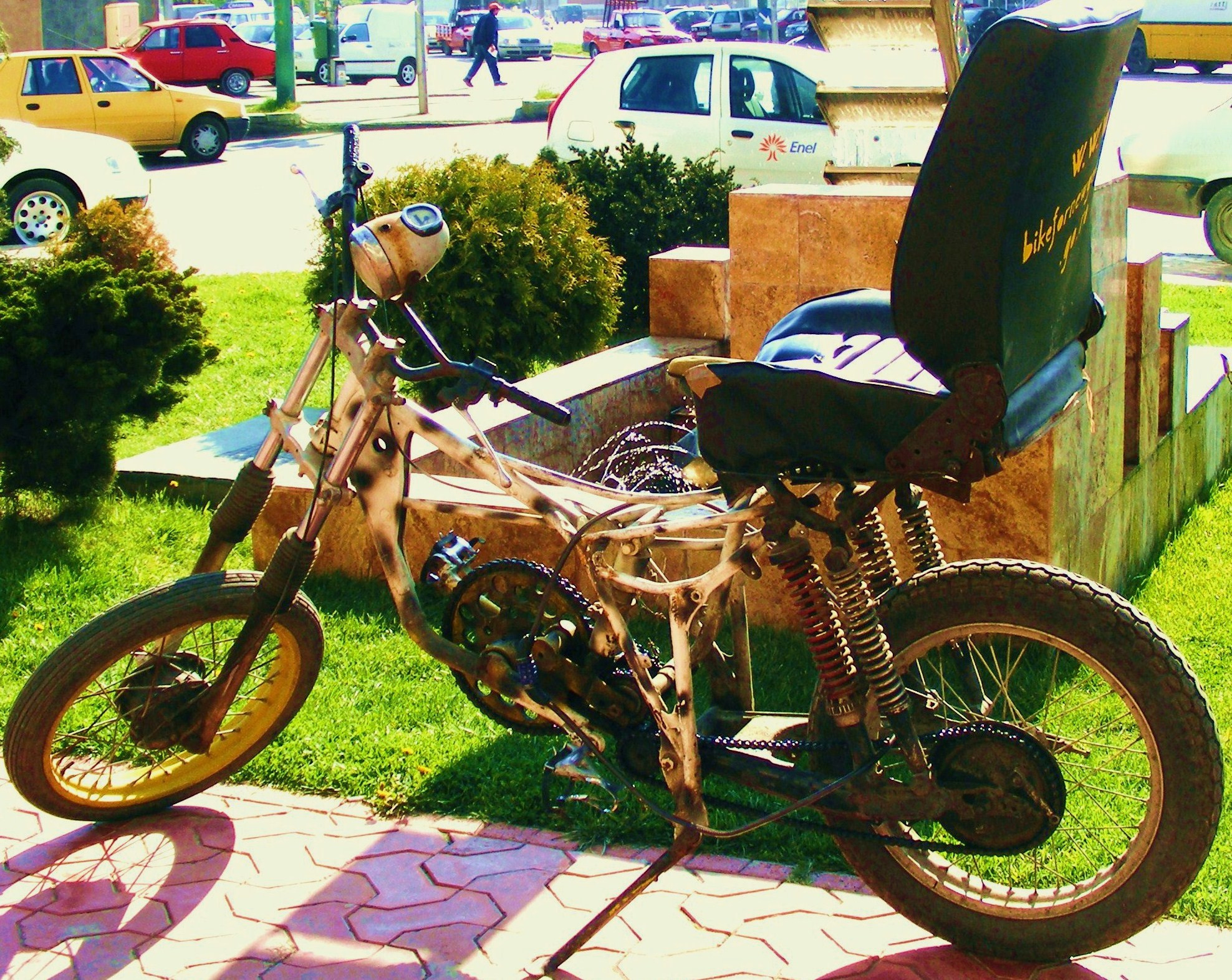 Timişorean Chopper: şi-a construit o bicicletă din piese de motocicletă