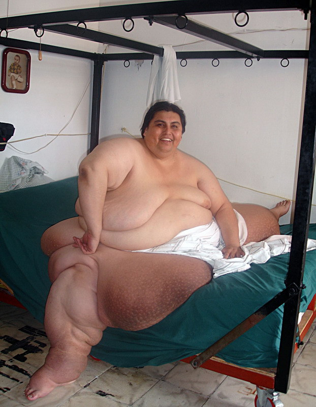 Vezi ce si cat mananca femeia care cantareste 330 kilograme, dar spera sa ajunga la o tona! VIDEO