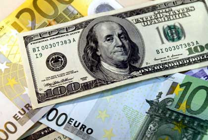 BT: Salariile bancherilor, afectate de criza financiară