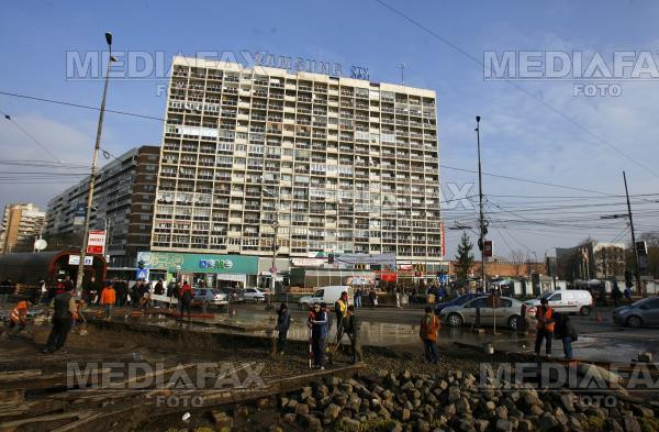 Tânăr tăiat cu lama pe faţă, de hoţii de buzunare!