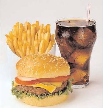 Efectul neasteptat la produselor fast-food. Ce risti daca le consumi