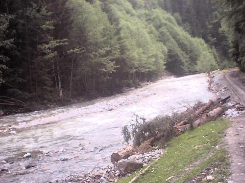 Copilul de opt ani, recuperat din apele Arieşului, s-a stins din viaţă