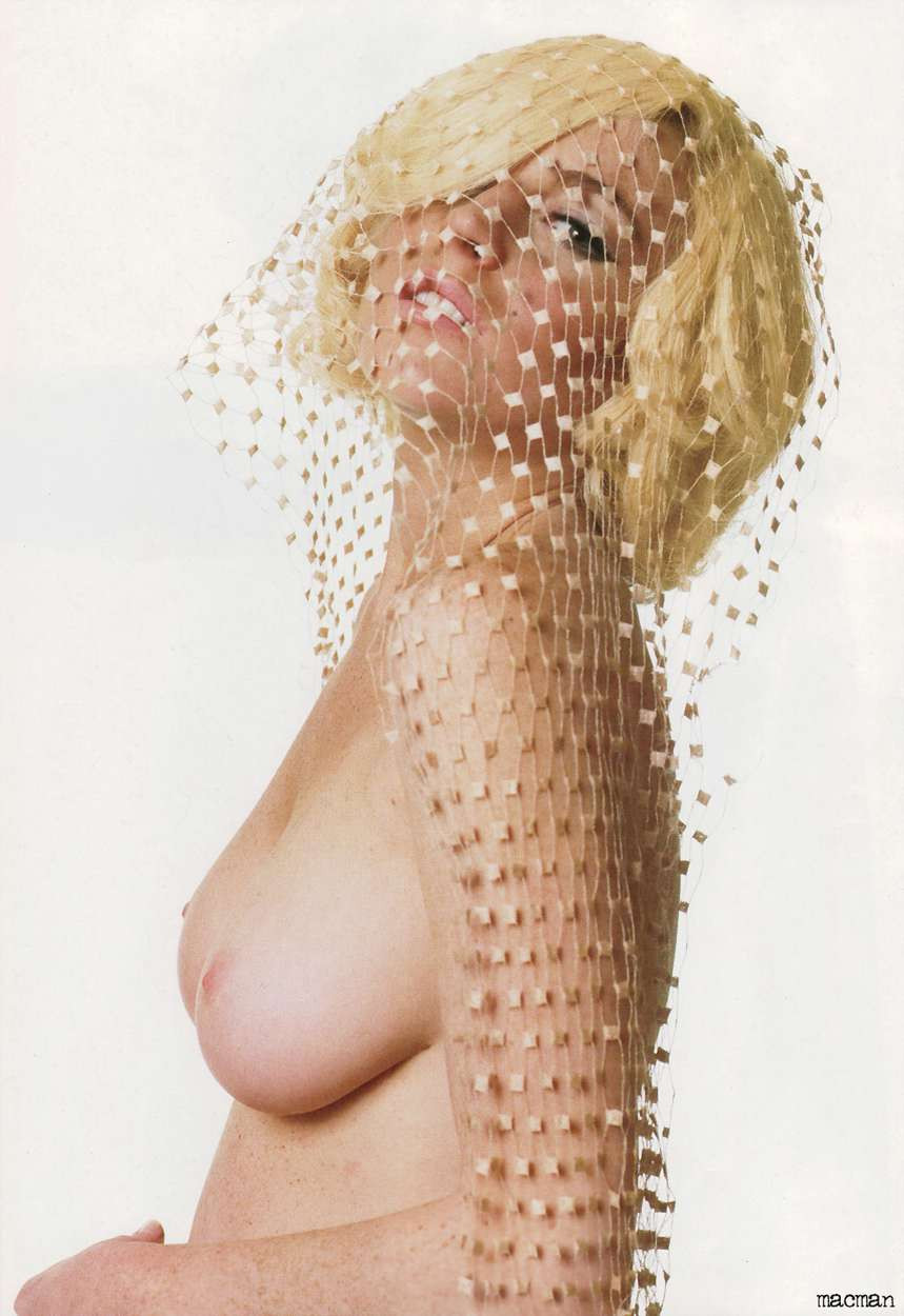 Lindsay Lohan, sex in trei intr-un pictorial incendiar!