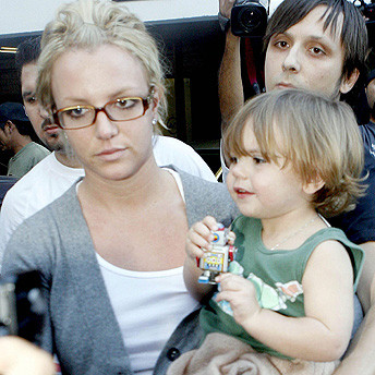 Baietelul lui Britney Spears a facut intoxicatie