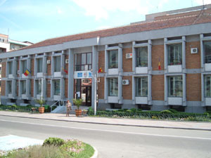 Mehedinţi: primăria din Căzăneşti a fost călcată de hoţi