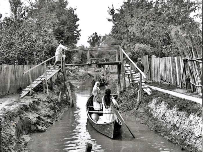 Mehedinţi: trei oameni au căzut în râu după ce un pod s-a prăbuşit