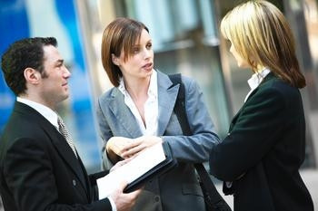 Cat le platesc patronii expertilor pentru a afla pe cine sa dea afara