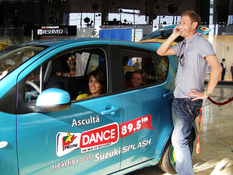 O săptămână de stat numai în maşină!