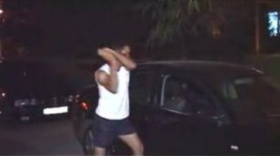 Vandalism la Sibiu! A distrus opt maşini şi a rănit o persoană!