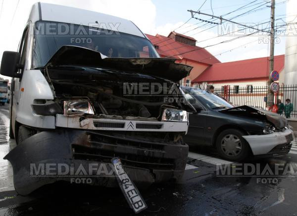 Un mort şi şase răniţi într-un carnagiu produs pe o şosea din Cluj