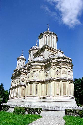 Pelerinaj cu iz de manele la mânăstirea de la Curtea de Argeş