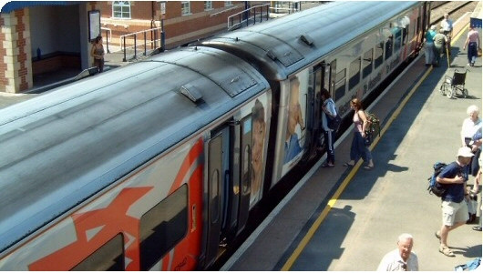 Calatoria cu naşul, solutia pentru mii de tineri ramasi fara bani la mare