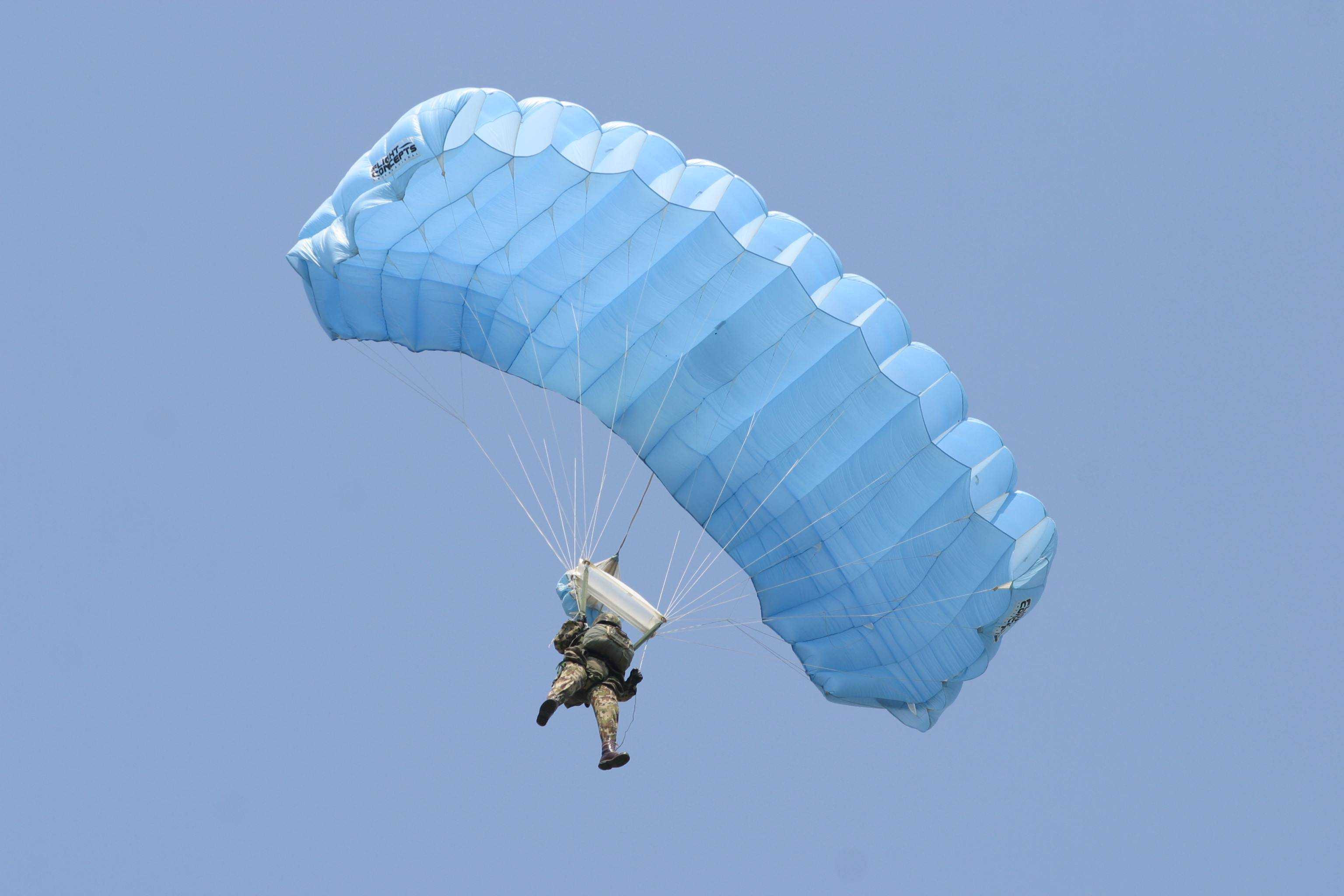Spectacol de acrobaţie pe cer la Râmnicu Sărat!