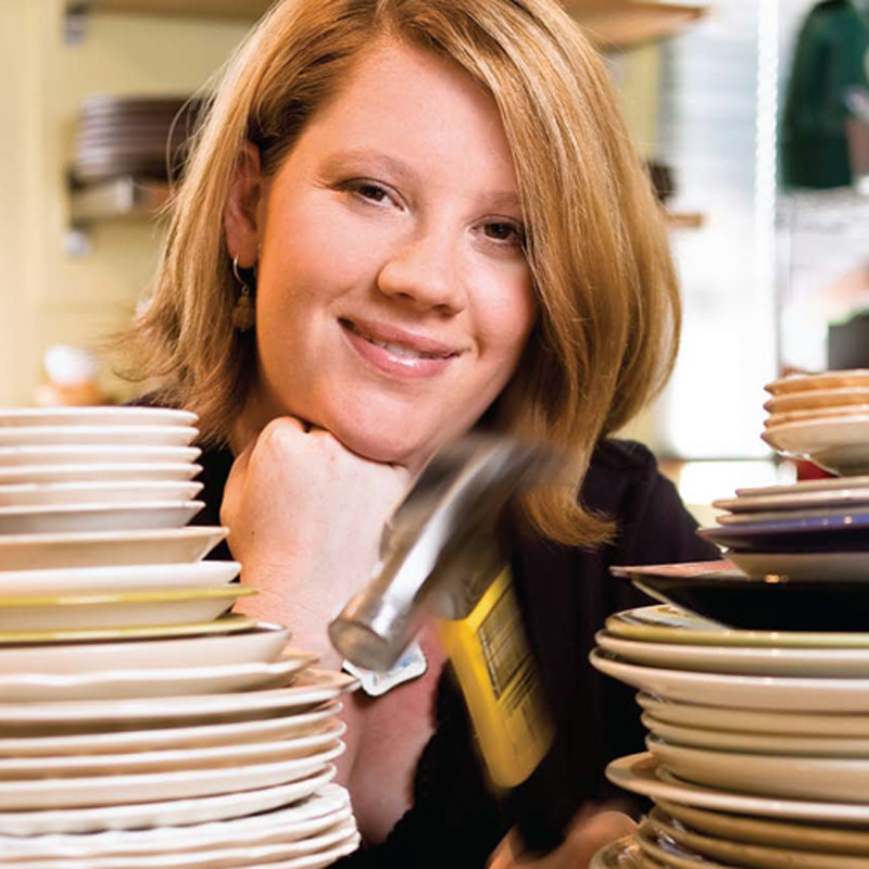 Farfurii sparte: reţeta ideală pentru a scăpa de nervi şi furie!