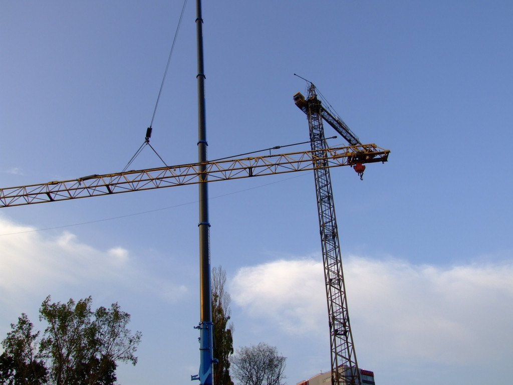 Clipe de groaza la Iasi: o macara a rupt o conducta de gaz!