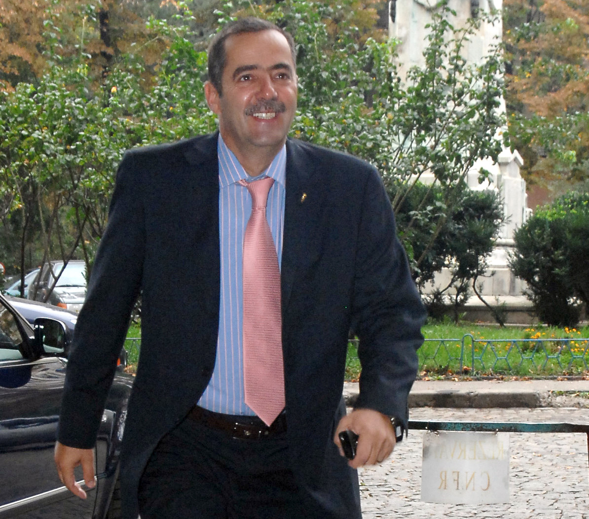 Fiul vicepreşedintelui PD-L, Cezar Preda, acuzat că a lovit un poliţist