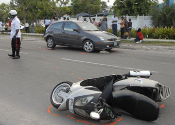 Accident grav în Gorj! Un scuterist mort, altul în comă