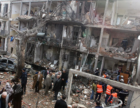 Zeci de oameni ucisi intr-un atac terorist in Algeria