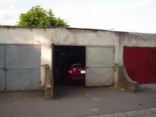 Doua garaje au fost mistuite de flacari la Sibiu