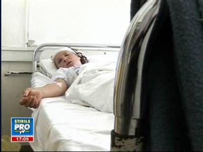 Batuta cu salbaticie, sub privirile fiicei sale