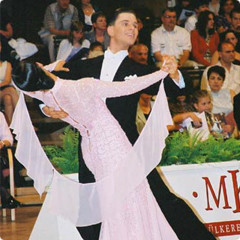 Seara de vis pe ritmuri de vals pentru 300 de pensionari