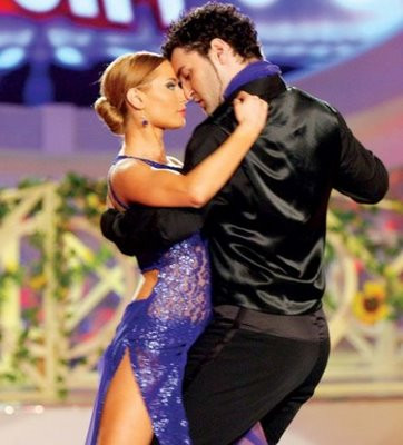 Smiley nu se plictiseste alaturi de Laura Cosoi