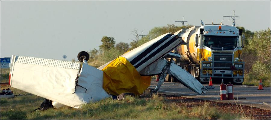 Operatiune uimitoare de salvare a doi piloti dintr-un avion prabusit