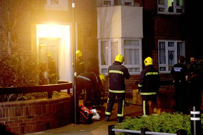 Flacari, fum si haos intr-un bloc din sectorul 4!