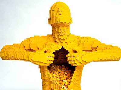 Sute de mii de dolari investiti in obiecte din piese lego