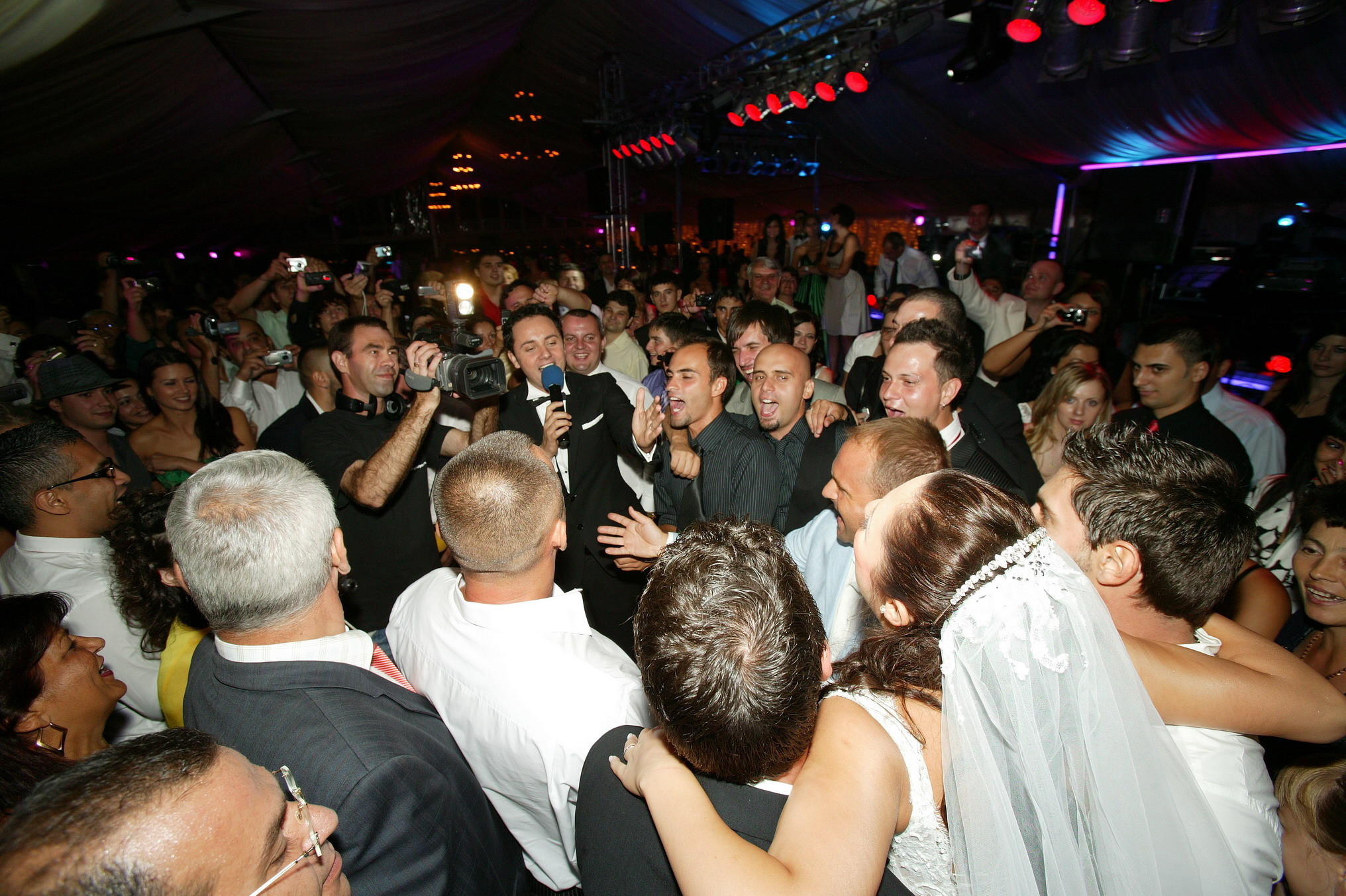 Noapte magica la nunta sotilor Maruta!