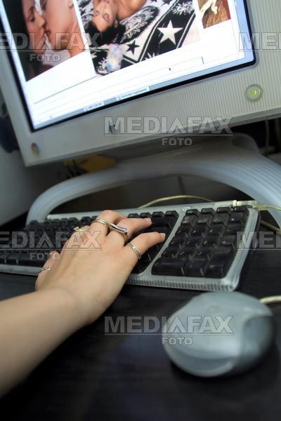 Straini pacaliti sa trimita bani, prin intermediul site-urilor matrimoniale