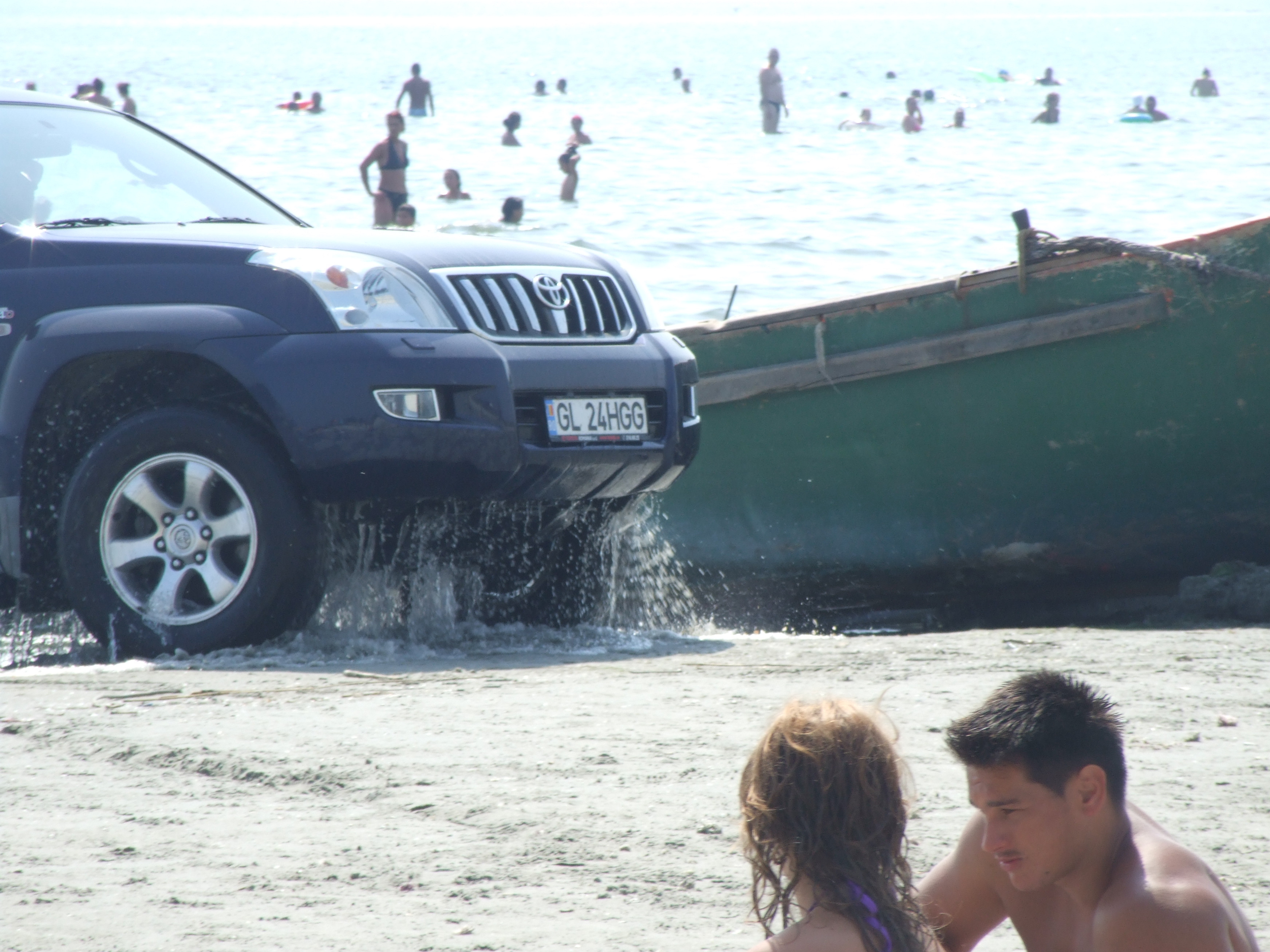 Nu intra cu masina pe plaja! Amenda intre 10.000-20.000 de lei
