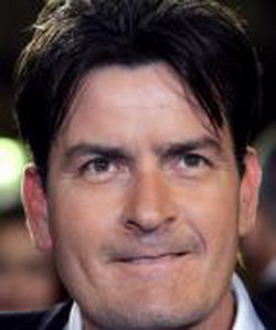 Charlie Sheen intra si el in randul lumii. E tatic de gemeni!