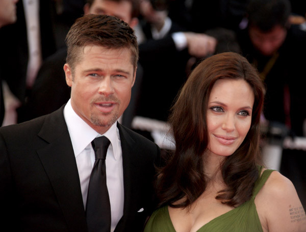 Brad Pitt o trimite pe Angelina Jolie la terapie