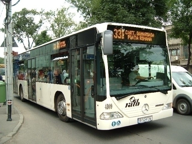 Trunchiuri de copaci si fantani in autobuzele din Bucuresti