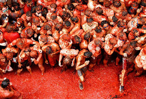 Incepe Tomatina: cea mai mare bataie de rosii din lume!