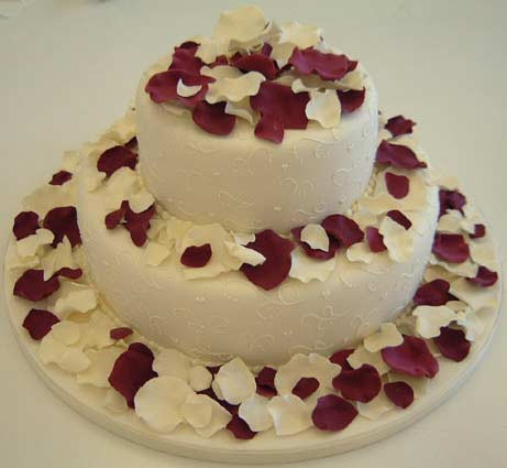 O felie din tortul de nunta al Printesei Diana a fost scoasa la licitatie