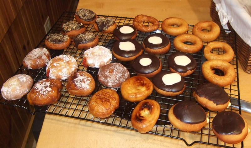 Marcile americane Broaster Chicken şi Daylight Donuts la Sibiu